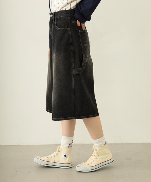 MILKFED.（ミルクフェド）の「PAINTER BAGGY SHORTS（デニムパンツ・レディース・オフホワイト/ブラック/ライトインディゴブルー・S/M）」の4枚目の写真