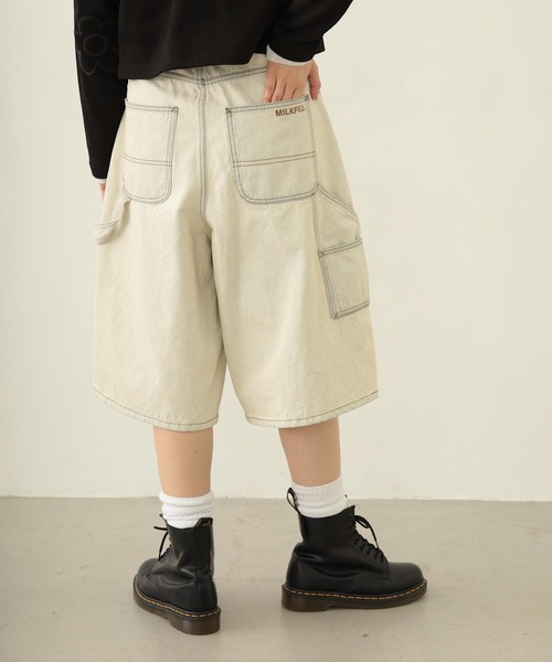 MILKFED.（ミルクフェド）の「PAINTER BAGGY SHORTS（デニムパンツ・レディース・オフホワイト/ブラック/ライトインディゴブルー・S/M）」の16枚目の写真