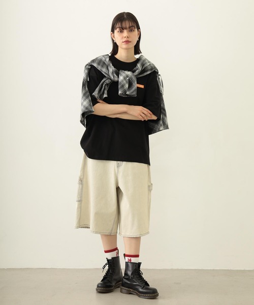 MILKFED.（ミルクフェド）の「PAINTER BAGGY SHORTS（デニムパンツ・レディース・オフホワイト/ブラック/ライトインディゴブルー・S/M）」の21枚目の写真