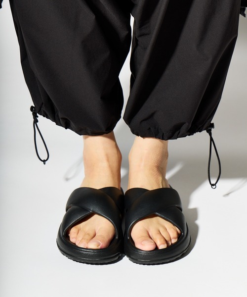 MEI(メイ)の「【 MEI / メイ 】 レディース クロスベルトサンダル CROSS BELT SANDAL(サンダル・レディース・アイボリー/ブラック・SMALL/LARGE/MEDIUM)」の4枚目の写真