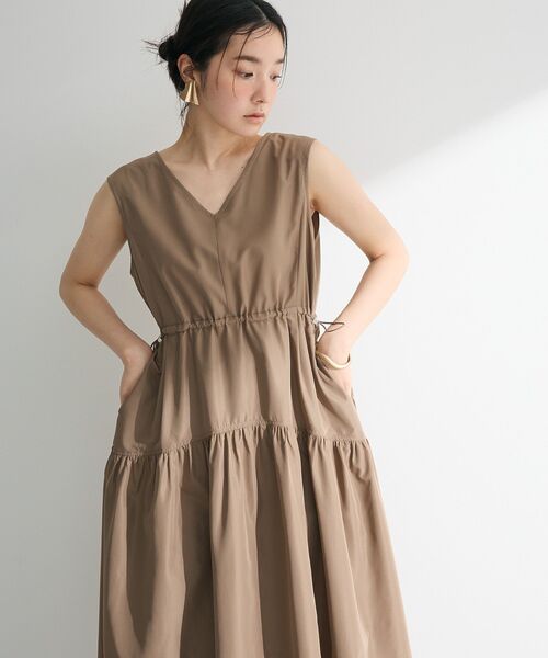 ELENCARE DUE（エレンカーレデュエ）の「・ELENCARE DUE ドロストティアードワンピ（ワンピース・レディース・オフホワイト/ダークベージュ/ブラック・FREE）」の7枚目の写真