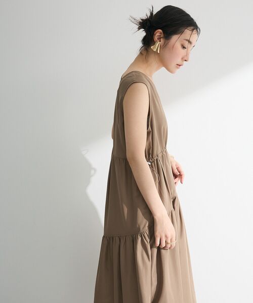 ELENCARE DUE（エレンカーレデュエ）の「・ELENCARE DUE ドロストティアードワンピ（ワンピース・レディース・オフホワイト/ダークベージュ/ブラック・FREE）」の8枚目の写真