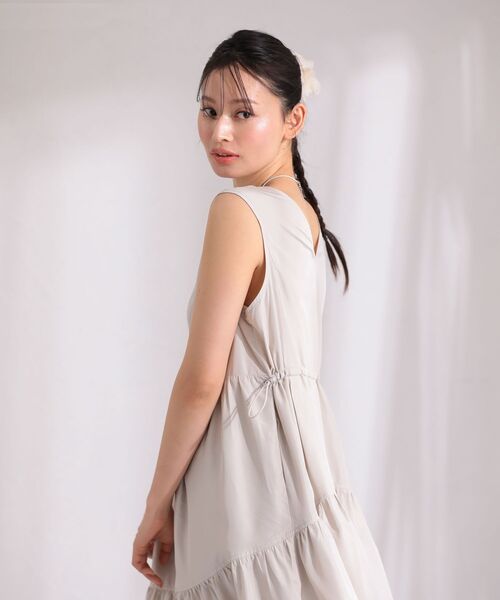 ELENCARE DUE（エレンカーレデュエ）の「・ELENCARE DUE ドロストティアードワンピ（ワンピース・レディース・オフホワイト/ダークベージュ/ブラック・FREE）」の20枚目の写真