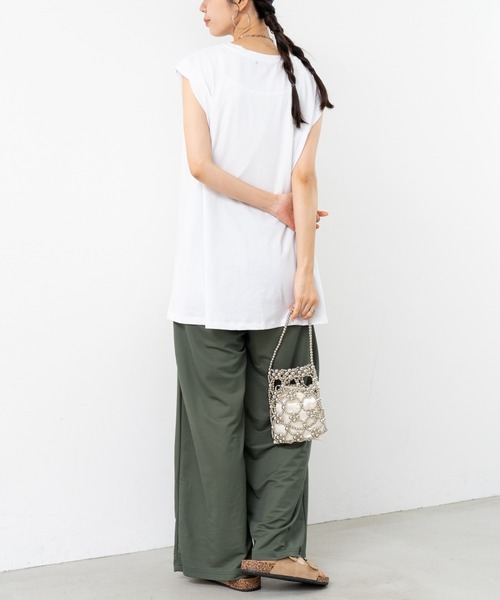 refinedworks(リファインドワークス)の「【refinedworks】肩回りカバーしてくれる ノースリトップス!(Tシャツ/カットソー・レディース・カーキ/ホワイト/ブラック・FREE)」の22枚目の写真