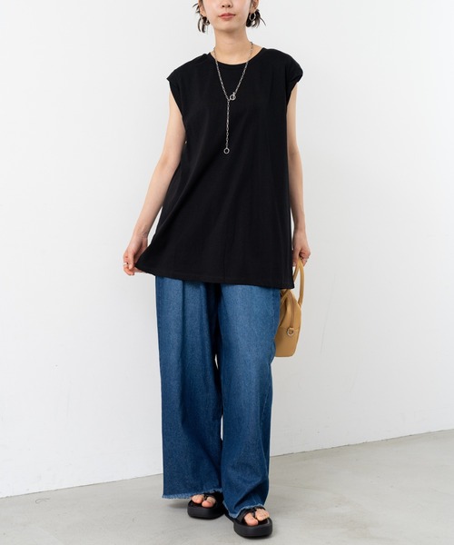 refinedworks(リファインドワークス)の「【refinedworks】肩回りカバーしてくれる ノースリトップス!(Tシャツ/カットソー・レディース・カーキ/ホワイト/ブラック・FREE)」の14枚目の写真