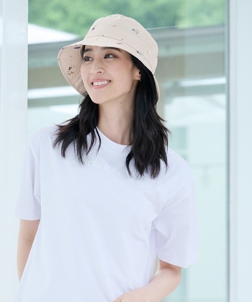 Arnold Palmer（アーノルドパーマー）の「アート総柄 シェア バケットハット（ハット・レディース・ブラック/ベージュ/ネイビー・F）」の2枚目の写真