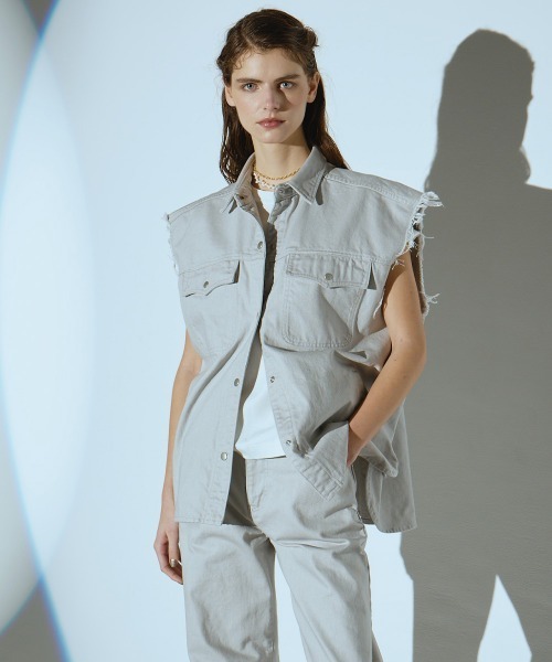 DOUBLE STANDARD CLOTHING（ダブルスタンダードクロージング）の「12ozノースリーブデニムジャケット（ベスト・レディース・ライトグレー・FREE）」の17枚目の写真