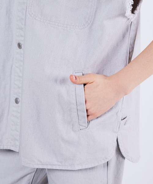 DOUBLE STANDARD CLOTHING（ダブルスタンダードクロージング）の「12ozノースリーブデニムジャケット（ベスト・レディース・ライトグレー・FREE）」の9枚目の写真