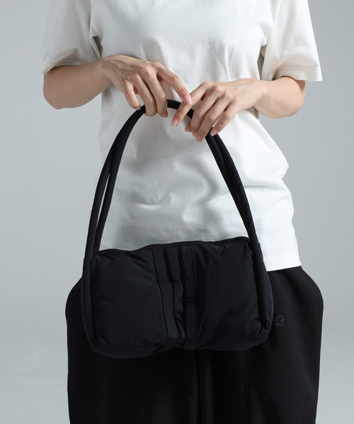 Y-3(ワイスリー)の「Y-3 PADDED HANGBAG(トートバッグ・メンズ・ブラック・ONE SIZE)」の8枚目の写真