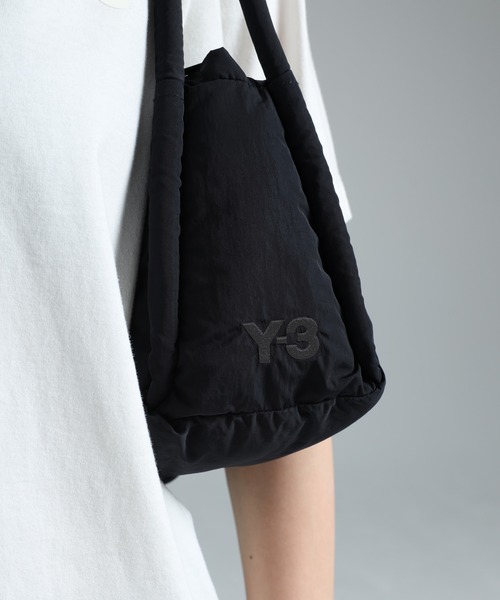 Y-3(ワイスリー)の「Y-3 PADDED HANGBAG(トートバッグ・メンズ・ブラック・ONE SIZE)」の9枚目の写真
