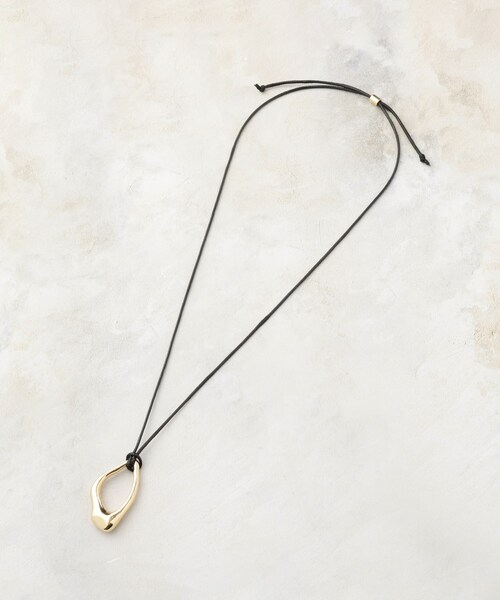 grove(グローブ)の「【ネックホルダー】変形オーバルコードネックレス(ネックレス・レディース・ゴールド/シルバー・00)」の4枚目の写真