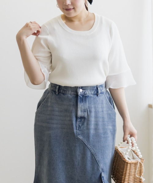 CLETTE(クレット)の「袖シフォンクルーネックニット(ニット/セーター・レディース・ホワイト系その他/オフホワイト/ブラック系その他/ブラック・LL/3L/4L)」の2枚目の写真