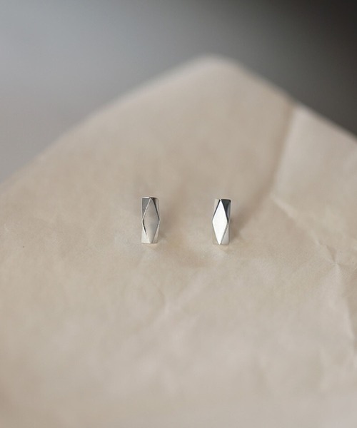 yu-ka（ユーカ）の「YU-KA:ロッドスタッズミニピアス Rod stud mini pierce（ピアス（両耳用）・レディース・シルバー/ゴールド・FREE）」の2枚目の写真