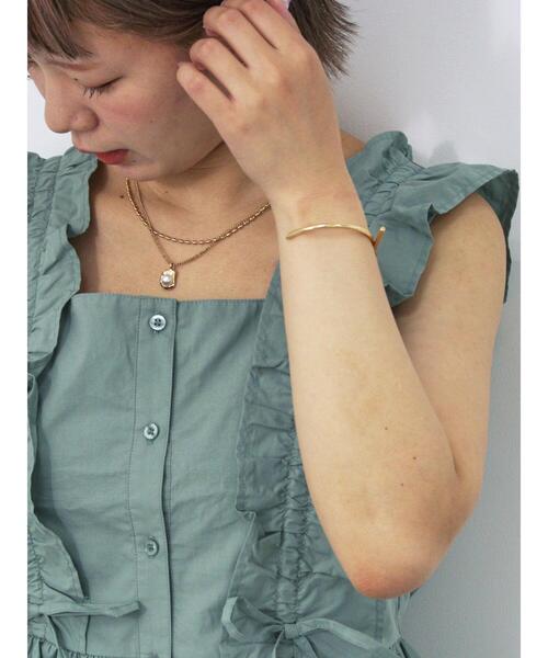 ehka sopo（エヘカソポ）の「フリルノースリーブブラウス（シャツ/ブラウス・レディース・オフホワイト/ブラック/サックスブルー/グリーン・F）」の13枚目の写真