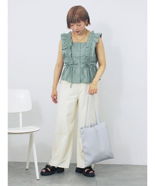 ehka sopo（エヘカソポ）の「フリルノースリーブブラウス（シャツ/ブラウス・レディース・オフホワイト/ブラック/サックスブルー/グリーン・F）」の15枚目の写真