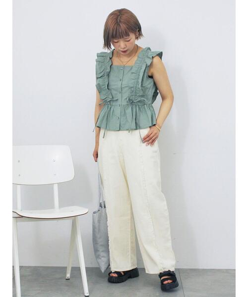 ehka sopo（エヘカソポ）の「フリルノースリーブブラウス（シャツ/ブラウス・レディース・オフホワイト/ブラック/サックスブルー/グリーン・F）」の16枚目の写真