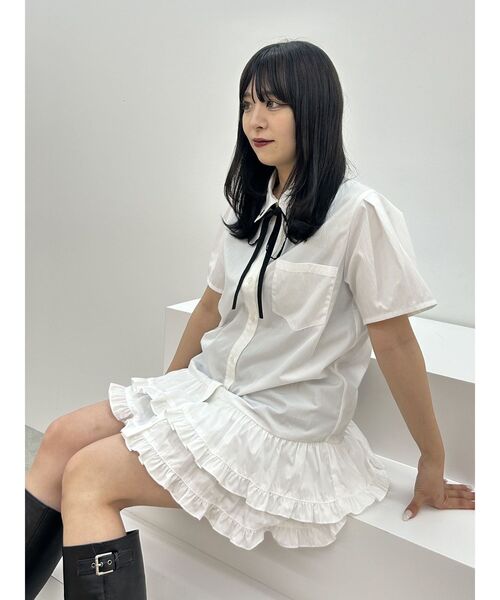 jouetie（ジュエティ）の「リボンタイヘムフリルチュニックシャツ（シャツワンピース・レディース・オフホワイト/ブルー・MEDIUM）」の21枚目の写真