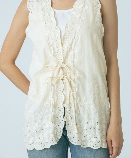 HLAADA(フラーダ)の「(HLAADA for ROSEBUD)EMBROIDERY GILET(ベスト・レディース・ブラック/ホワイト・ONE SIZE)」の6枚目の写真