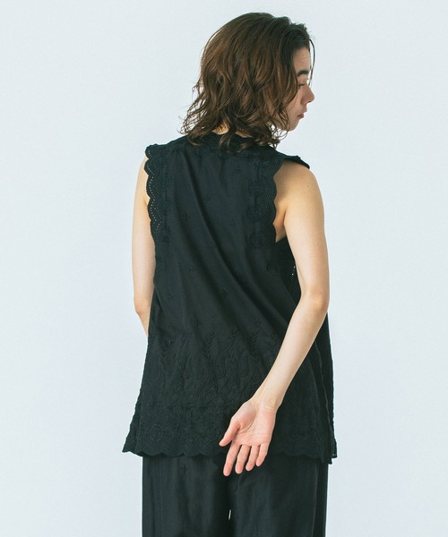 HLAADA(フラーダ)の「(HLAADA for ROSEBUD)EMBROIDERY GILET(ベスト・レディース・ブラック/ホワイト・ONE SIZE)」の19枚目の写真