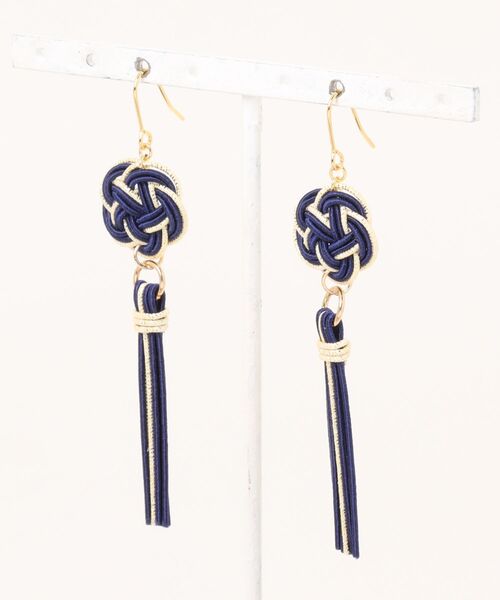 tone（トーン）の「【Shin】[シン]水引タッセルピアス(MA)（ピアス（両耳用）・レディース・ブラック/ベージュ/ブラウン/ホワイト/ブルー/パープル/ターコイズブルー/ネイビー・FREE）」の5枚目の写真