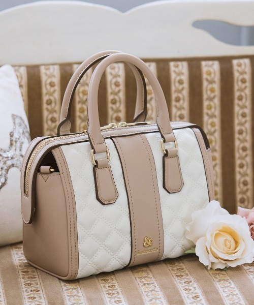 & chouette（アンドシュエット）の「キルティングボストンバッグ（ショルダーバッグ・レディース・ピンク/オフホワイト/ライトブルー/ブラック・FREE）」の2枚目の写真