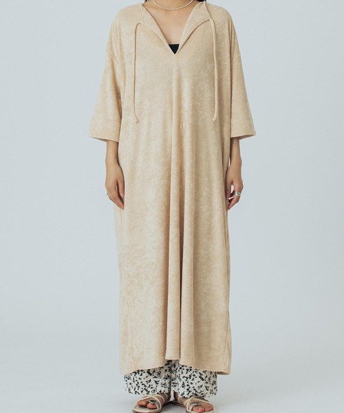 ROSE BUD（ローズバッド）の「H/H LONG DRESS（ワンピース・レディース・ブラック/レッド/ベージュ・S/M）」の2枚目の写真