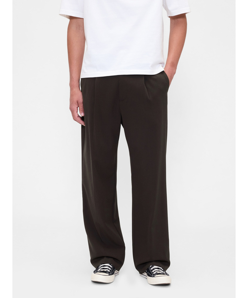 GAP（ギャップ）の「プリーツリラックスフィットトラウザーパンツ（その他パンツ・メンズ・ブラウン/ブラック・28W 30L/29W 30L/30W 30L/31W 30L/31W 32L/32W 30L/32W 32L/33W 32L/34W 32L/36W 32L）」の2枚目の写真