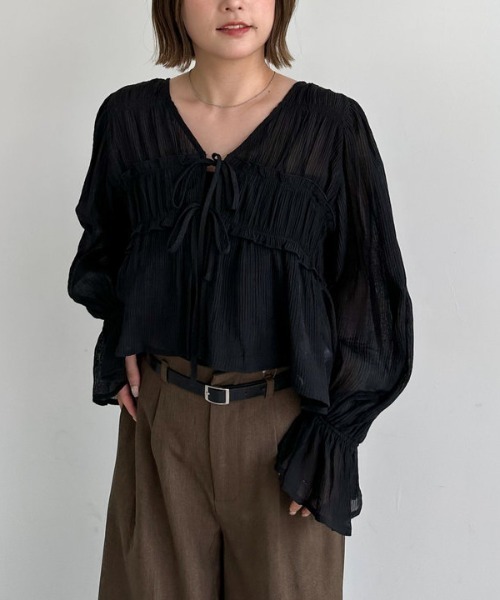 archives（アルシーヴ）の「楊柳シャーリングショートブラウス（シャツ/ブラウス・レディース・アイボリー/ブラック/ブラウン/グレー・MEDIUM）」の20枚目の写真