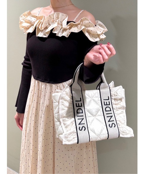 SNIDEL（スナイデル）の「フリルキルティングロゴバッグ（ハンドバッグ・レディース・ベージュ/アイボリー/ブラック・F）」の17枚目の写真