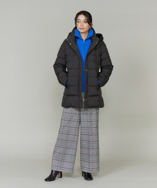 INED(イネド)の「フェイクファーフードダウンコート「ミドル丈」(ダウンジャケット/コート・レディース・ベージュ/モカ/ブラック・7号/9号/11号)」の4枚目の写真