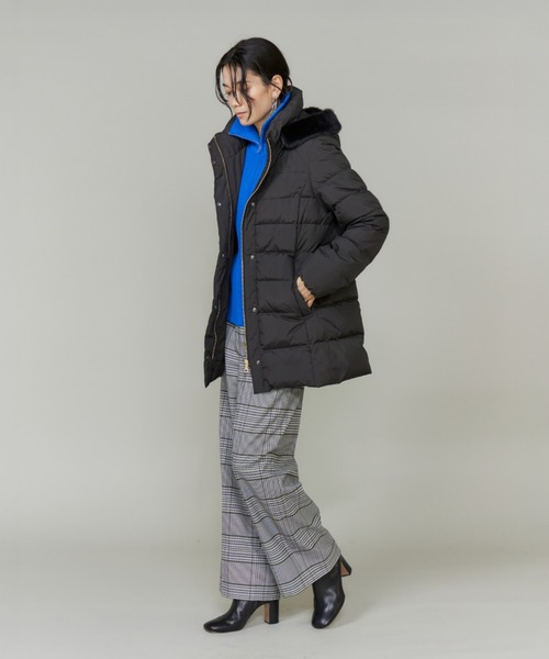 INED(イネド)の「フェイクファーフードダウンコート「ミドル丈」(ダウンジャケット/コート・レディース・ベージュ/モカ/ブラック・7号/9号/11号)」の5枚目の写真