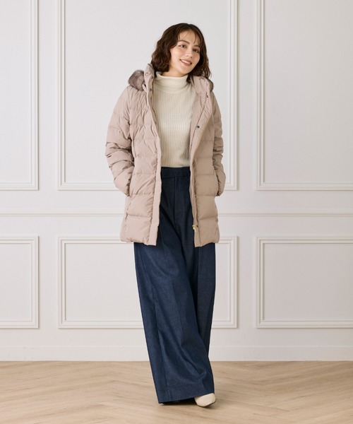 INED(イネド)の「フェイクファーフードダウンコート「ミドル丈」(ダウンジャケット/コート・レディース・ベージュ/モカ/ブラック・7号/9号/11号)」の7枚目の写真