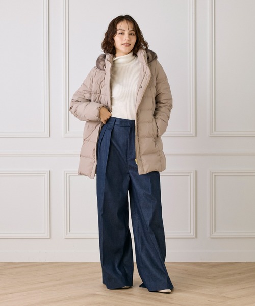 INED(イネド)の「フェイクファーフードダウンコート「ミドル丈」(ダウンジャケット/コート・レディース・ベージュ/モカ/ブラック・7号/9号/11号)」の8枚目の写真