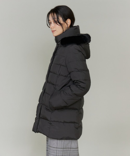 INED(イネド)の「フェイクファーフードダウンコート「ミドル丈」(ダウンジャケット/コート・レディース・ベージュ/モカ/ブラック・7号/9号/11号)」の18枚目の写真