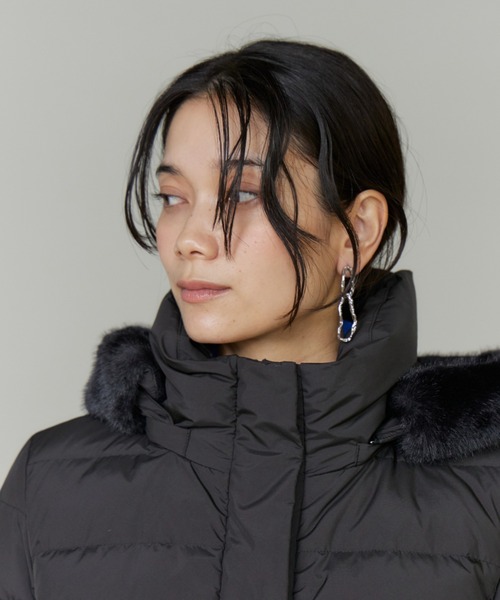 INED(イネド)の「フェイクファーフードダウンコート「ミドル丈」(ダウンジャケット/コート・レディース・ベージュ/モカ/ブラック・7号/9号/11号)」の20枚目の写真