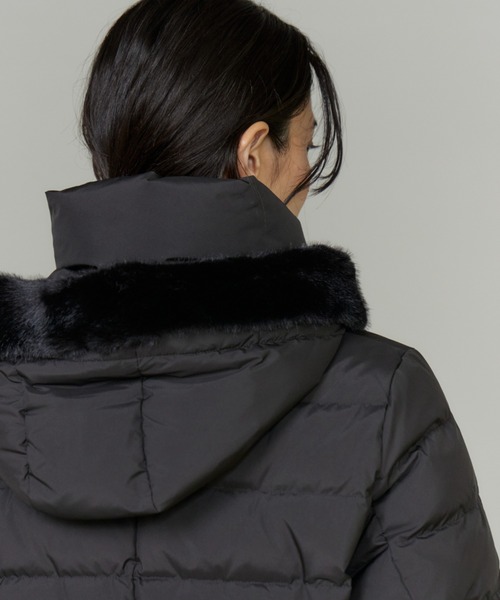 INED(イネド)の「フェイクファーフードダウンコート「ミドル丈」(ダウンジャケット/コート・レディース・ベージュ/モカ/ブラック・7号/9号/11号)」の21枚目の写真