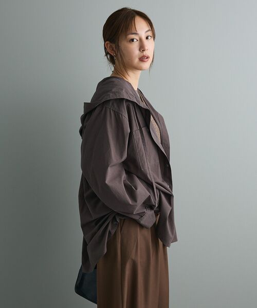 CRAFT STANDARD BOUTIQUE(クラフトスタンダードブティック)の「フーディーオーバーサイズシャツ(シャツ/ブラウス・レディース・サックスブルー/ライトベージュ/チャコールグレー・FREE)」の6枚目の写真