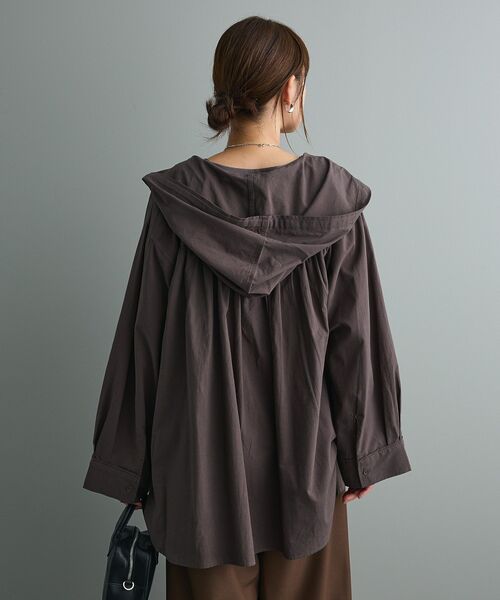 CRAFT STANDARD BOUTIQUE(クラフトスタンダードブティック)の「フーディーオーバーサイズシャツ(シャツ/ブラウス・レディース・サックスブルー/ライトベージュ/チャコールグレー・FREE)」の7枚目の写真