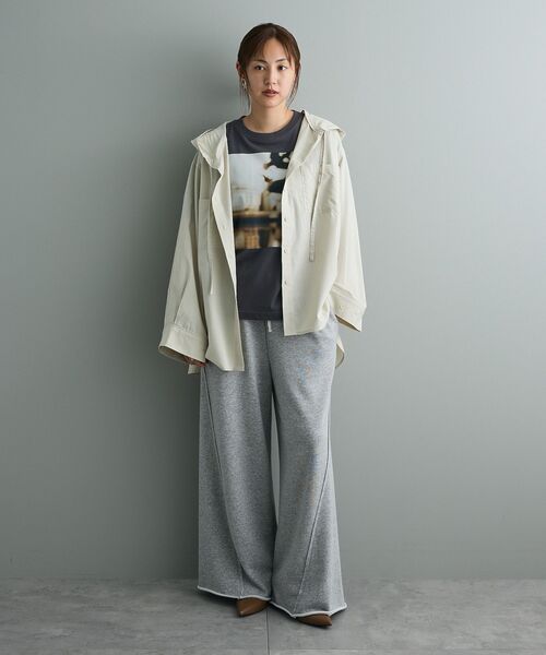 CRAFT STANDARD BOUTIQUE(クラフトスタンダードブティック)の「フーディーオーバーサイズシャツ(シャツ/ブラウス・レディース・サックスブルー/ライトベージュ/チャコールグレー・FREE)」の16枚目の写真