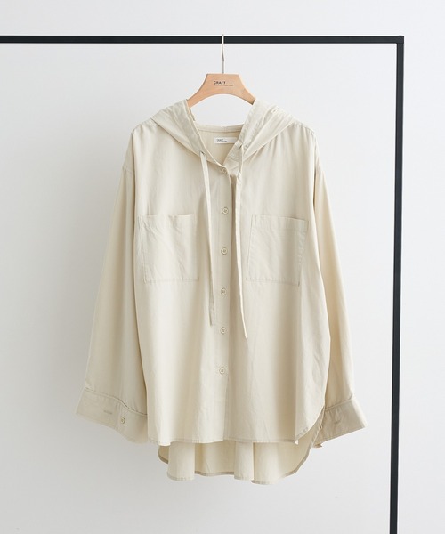 CRAFT STANDARD BOUTIQUE(クラフトスタンダードブティック)の「フーディーオーバーサイズシャツ(シャツ/ブラウス・レディース・サックスブルー/ライトベージュ/チャコールグレー・FREE)」の1枚目の写真