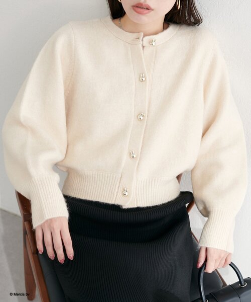 natural couture(ナチュラルクチュール)の「【miffyコラボ】miffy釦ニットカーデ(カーディガン/ボレロ・レディース・ブラウン/ピンク/ブルー/グレー/オフホワイト/グレイッシュベージュ・FREE)」の3枚目の写真