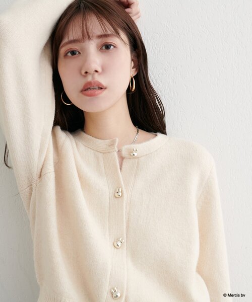 natural couture(ナチュラルクチュール)の「【miffyコラボ】miffy釦ニットカーデ(カーディガン/ボレロ・レディース・ブラウン/ピンク/ブルー/グレー/オフホワイト/グレイッシュベージュ・FREE)」の7枚目の写真