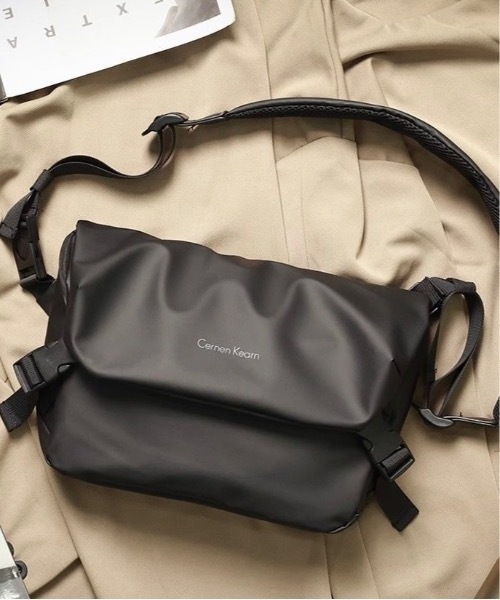 Burner(バーナー)の「【OKUOKU 0909】フラップメッセンジャーバッグ oku-bag-14-17(ショルダーバッグ・メンズ・ブラック・FREE)」の11枚目の写真