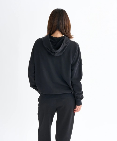 ROXY（ロキシー）の「JIVY ZIP HOODIE /ロキシーロゴワンポイントドロップショルダージップアップフーディー・パーカー（パーカー・レディース・ブラック/ナチュラル/ブラウン・SMALL/MEDIUM/LARGE）」の4枚目の写真