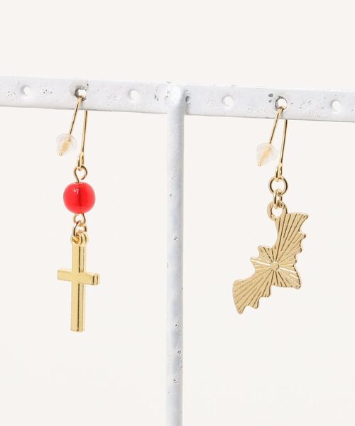 tone(トーン)の「【MUURABBTI】コウモリと十字架のピアス(MA)(ピアス(両耳用)・レディース・ゴールド・FREE)」の3枚目の写真