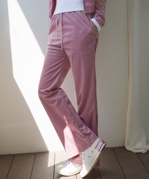 muahmuah(ムーアムーア)の「A'GEM/9 × .kom 『muah muah/ムーアムーア』 LOGO STITCH VELVET TRAINING PANTS/ベルベット ロゴ ステッチパンツ(スウェットパンツ・レディース・ネイビー/ピンク/グレー/ブラック・FREE)」の4枚目の写真