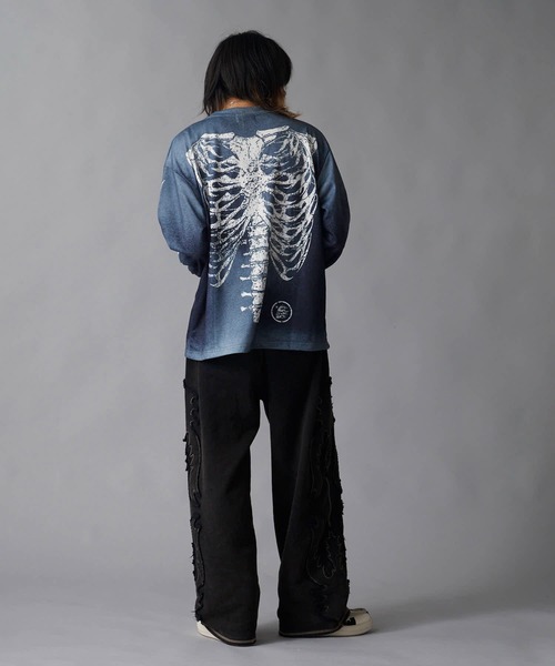 Theater code（シアターコード）の「【60%OFF】All-over print Crewneck jersey shirt / オーバープリント クルーネックスウェット（スウェット・メンズ・ブラック/ブラック×レッド・M/L）」の21枚目の写真