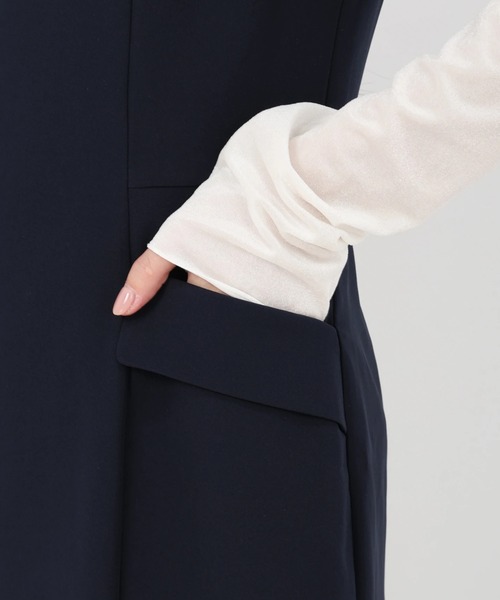 STRAWBERRY-FIELDS（ストロベリーフィールズ）の「サスティクロス_Vネックジャンパースカート（ジャンパースカート・レディース・ベージュ/ネイビー・2）」の14枚目の写真