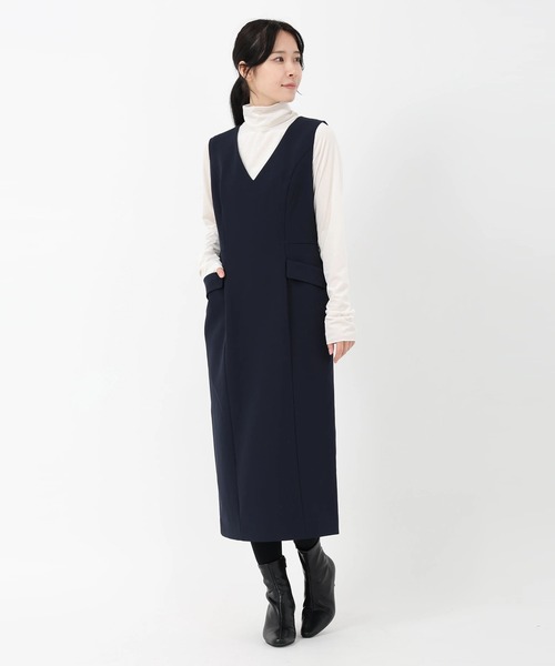 STRAWBERRY-FIELDS（ストロベリーフィールズ）の「サスティクロス_Vネックジャンパースカート（ジャンパースカート・レディース・ベージュ/ネイビー・2）」の8枚目の写真