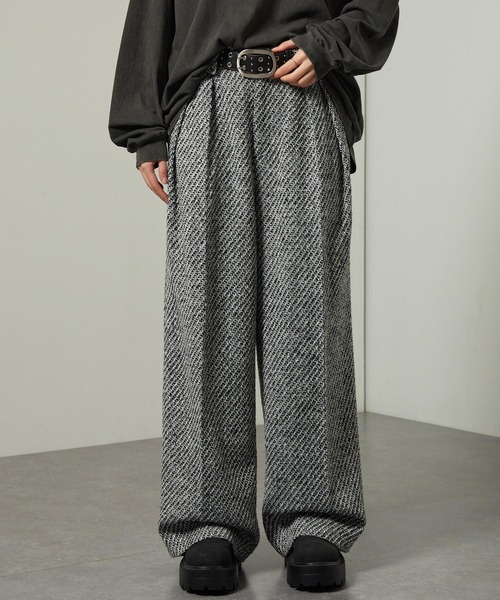 Alfred Alex(アルフレッドアレックス)の「【Alfred Alex】ヘビータックツイードワイドストレートパンツ(スラックス・メンズ・チャコール/グレー・M/S/L)」の1枚目の写真
